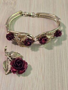 Gold-Tone Bracelet and Rose Pin Set with Deep Red Roses